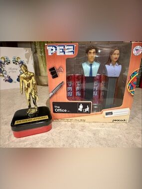 The Office PEZ Dispenser Set with Dundie Award - Black/Red